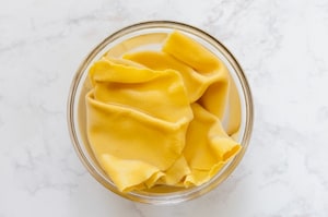 Preparazione Rotolo di pasta all'uovo ripieno con melanzane, prosciutto cotto e scamorza - Fase 3