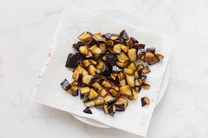 Preparazione Rotolo di pasta all'uovo ripieno con melanzane, prosciutto cotto e scamorza - Fase 2