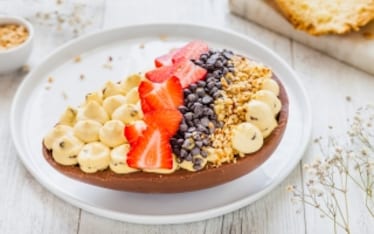 Uovo di Pasqua ripieno di crema al mascarpone