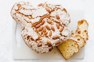 Preparazione Uovo di Pasqua ripieno di crema al mascarpone - Fase 1