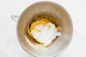 Preparazione Uovo di Pasqua ripieno di crema al mascarpone - Fase 3