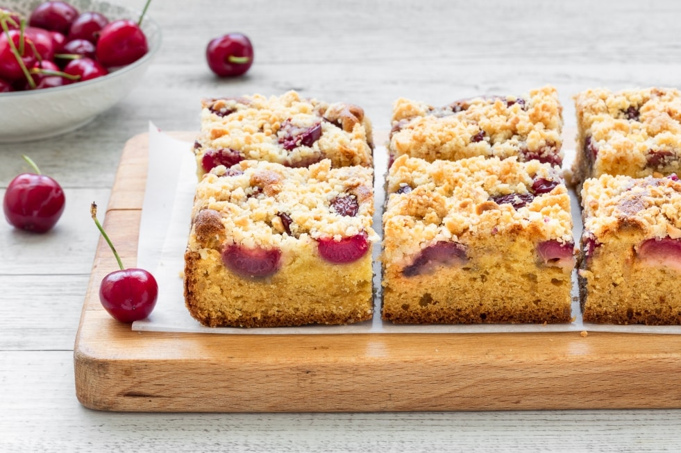 Crumb cake alle ciliegie di Vignola ricetta