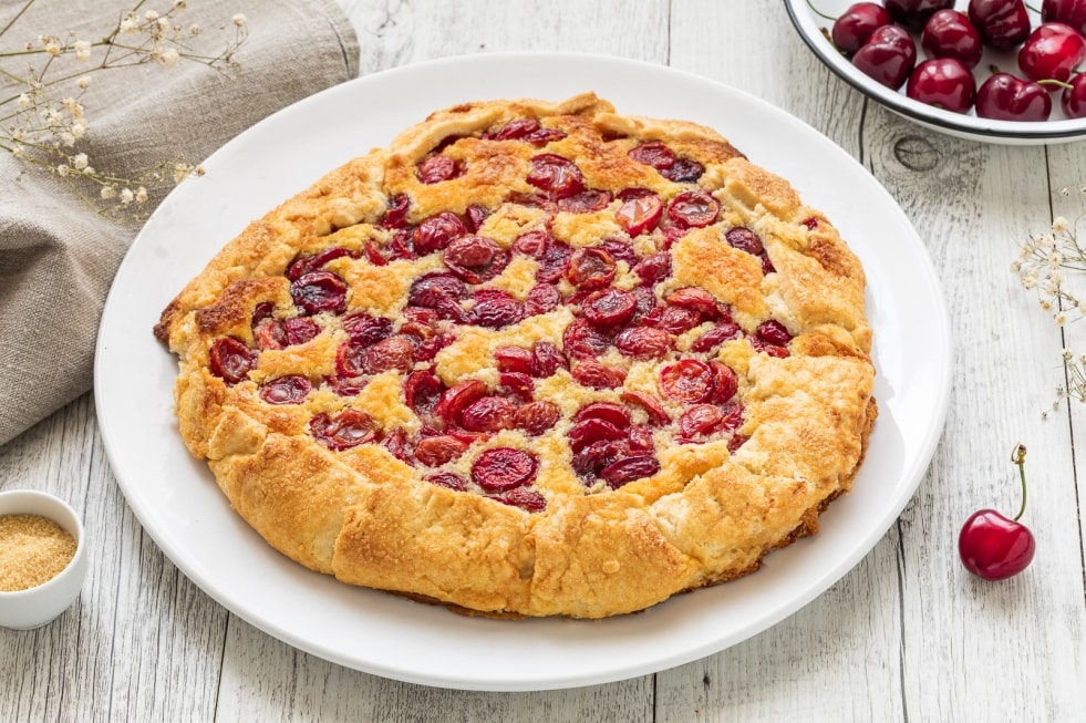 Galette rustica alle ciliegie di Vignola IGP con frangipane al cocco  ricetta