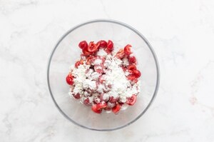 Preparazione Galette rustica alle ciliegie di Vignola IGP con frangipane al cocco  - Fase 2