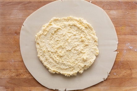 Preparazione Galette rustica alle ciliegie di Vignola IGP con frangipane al cocco  - Fase 4 Preparazione Galette rustica alle ciliegie di Vignola IGP con frangipane al cocco  - Fase 4