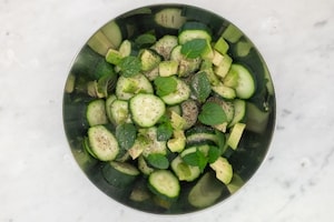 Preparazione Gazpacho di cetrioli e avocado alla menta - Fase 1