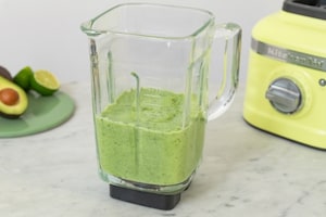 Preparazione Gazpacho di cetrioli e avocado alla menta - Fase 2