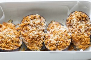 Preparazione Melanzane ripiene con prosciutto e scamorza - Fase 3