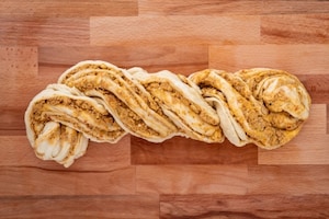 Preparazione Brioche knot salata alla ricotta, pomodori secchi e mandorle - Fase 4