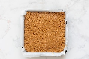 Preparazione Quadrotti al riso soffiato e burro d'arachidi - Fase 3