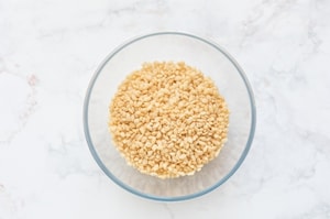 Preparazione Quadrotti al riso soffiato e burro d'arachidi - Fase 2