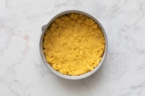 Preparazione Sbriciolata con crema Rossana - Fase 3