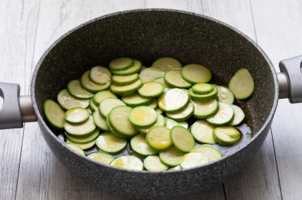 Preparazione Zucchine alla scapece - Fase 1 Preparazione Zucchine alla scapece - Fase 1