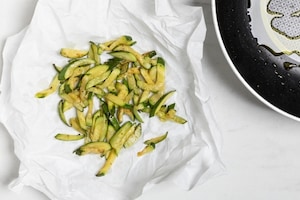 Preparazione Carbonara di zucchine - Fase 1