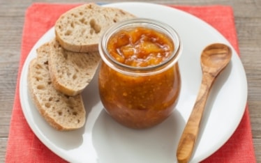 Confettura di pesche in pentola a pressione