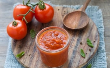 Passata di pomodoro in pentola a pressione