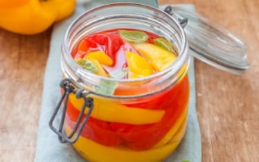 Peperoni sott'aceto in pentola a pressione