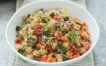 Quinoa con verdure in pentola a pressione