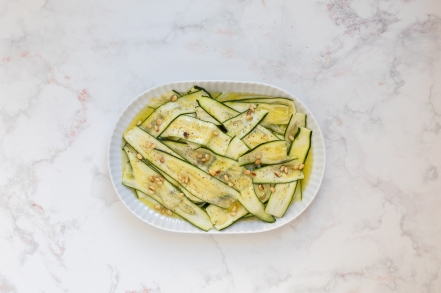 Preparazione Carpaccio di zucchine - Fase 1 Preparazione Carpaccio di zucchine - Fase 1