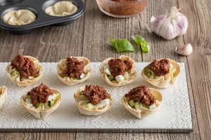 Preparazione Cestini di piadina ripieni - Fase 4