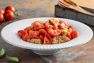 Insalata di pane e pomodori