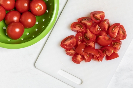 Preparazione Insalata di pane e pomodori - Fase 1 Preparazione Insalata di pane e pomodori - Fase 1