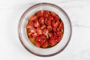 Preparazione Insalata di pane e pomodori - Fase 2