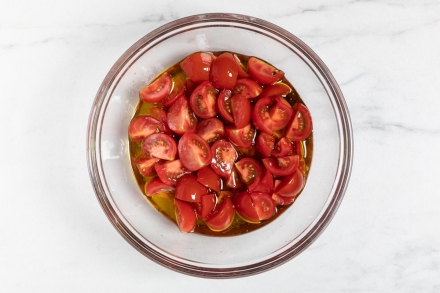 Preparazione Insalata di pane e pomodori - Fase 2 Preparazione Insalata di pane e pomodori - Fase 2