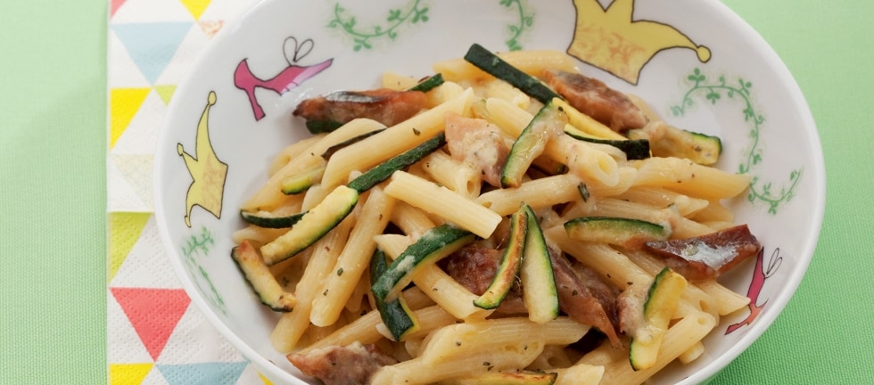 Pasta alla carbonara con sgombro e zucchina  ricetta