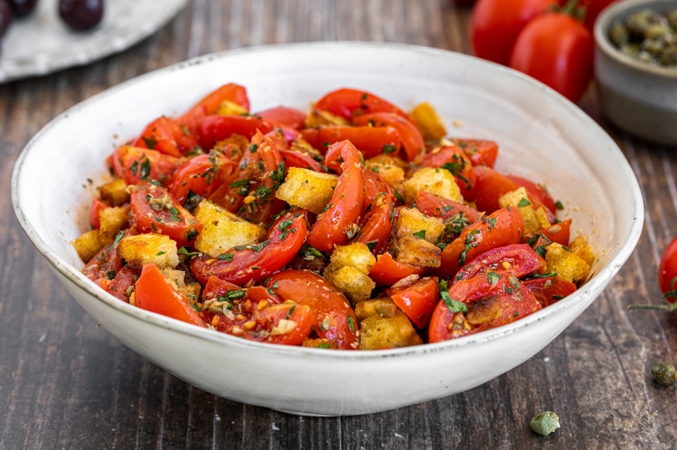 Pomodorini con pane croccante ricetta