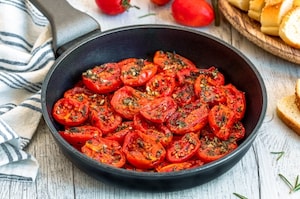 Preparazione Pomodorini saporiti in padella - Fase 3