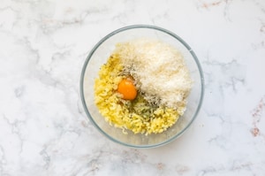 Preparazione Involtini di patate, speck e scamorza - Fase 1