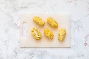 Preparazione Involtini di patate, speck e scamorza - Fase 2