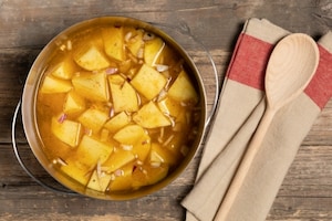 Preparazione Patate al curry e latte di cocco - Fase 1