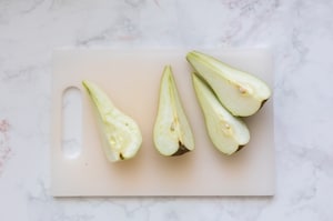 Preparazione Porridge di avena alla pera, cannella e lamponi  - Fase 1