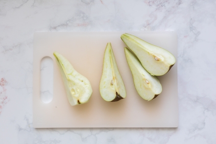 Preparazione Porridge di avena alla pera, cannella e lamponi  - Fase 1 Preparazione Porridge di avena alla pera, cannella e lamponi  - Fase 1