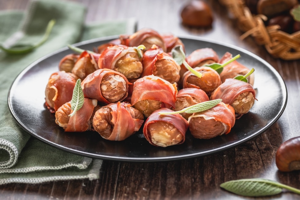 Bocconcini di castagne, speck e salvia ricetta