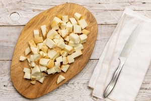 Preparazione Conchiglie al forno con salsa di pomodoro, melanzane essiccate e scamorza - Fase 2
