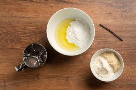 Preparazione Financiers con fichi e mandorle - Fase 1 Preparazione Financiers con fichi e mandorle - Fase 1