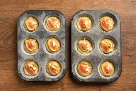 Preparazione Financiers con fichi e mandorle - Fase 3 Preparazione Financiers con fichi e mandorle - Fase 3