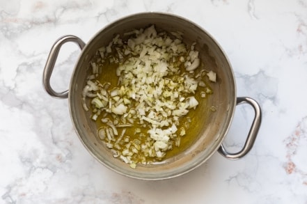 Preparazione Pasta e piselli alla napoletana - Fase 1