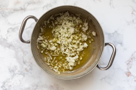 Preparazione Pasta e piselli alla napoletana - Fase 1