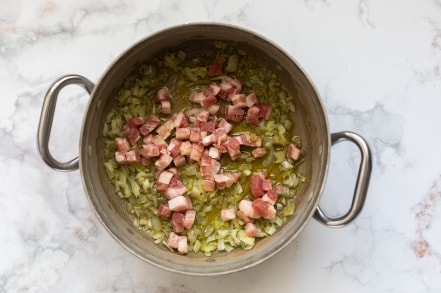 Preparazione Pasta e piselli alla napoletana - Fase 1