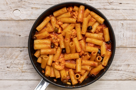Preparazione Rigatoni con salsa di pomodoro e pescatrice  - Fase 3 Preparazione Rigatoni con salsa di pomodoro e pescatrice  - Fase 3