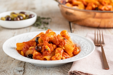Preparazione Rigatoni con salsa di pomodoro e pescatrice  - Fase 3 Preparazione Rigatoni con salsa di pomodoro e pescatrice  - Fase 3
