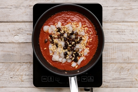 Preparazione Rigatoni con salsa di pomodoro e pescatrice  - Fase 2 Preparazione Rigatoni con salsa di pomodoro e pescatrice  - Fase 2