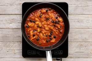 Preparazione Rigatoni con salsa di pomodoro e pescatrice  - Fase 2