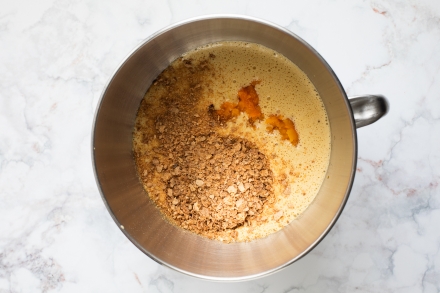 Preparazione Torta di zucca e amaretti - Fase 2 Preparazione Torta di zucca e amaretti - Fase 2