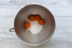 Preparazione Bûche de Noël ai marrons glacés e cioccolato - Fase 1