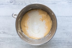 Preparazione Bûche de Noël ai marrons glacés e cioccolato - Fase 2